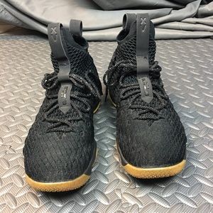 Lebron 15 black/gum size 10.5